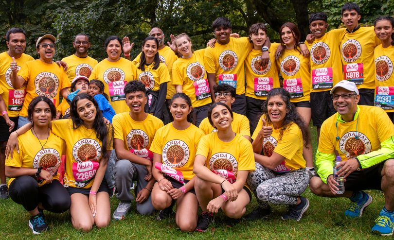 A large group of Skanda Vale Hospice supporters in yellow tshirts at the London 10k Run.